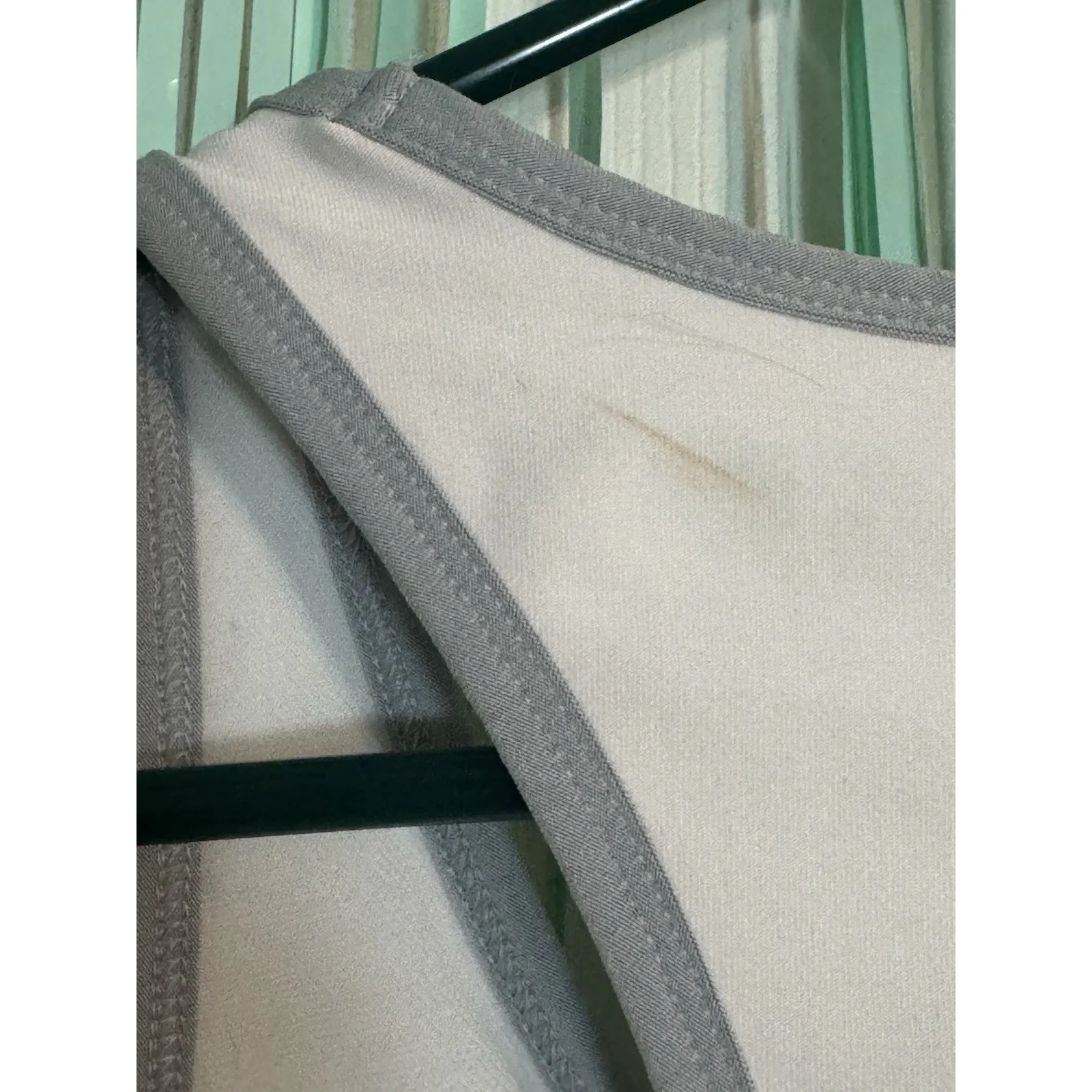 Old Navy Active White Work Out Tank, Gray Threading, Built In Bra, Racerback, M - Image 4