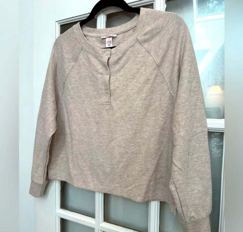 Victoria's Secret Intimates Oatmeal Thermal Henley Sleep Crop Shirt Size S - Image 3