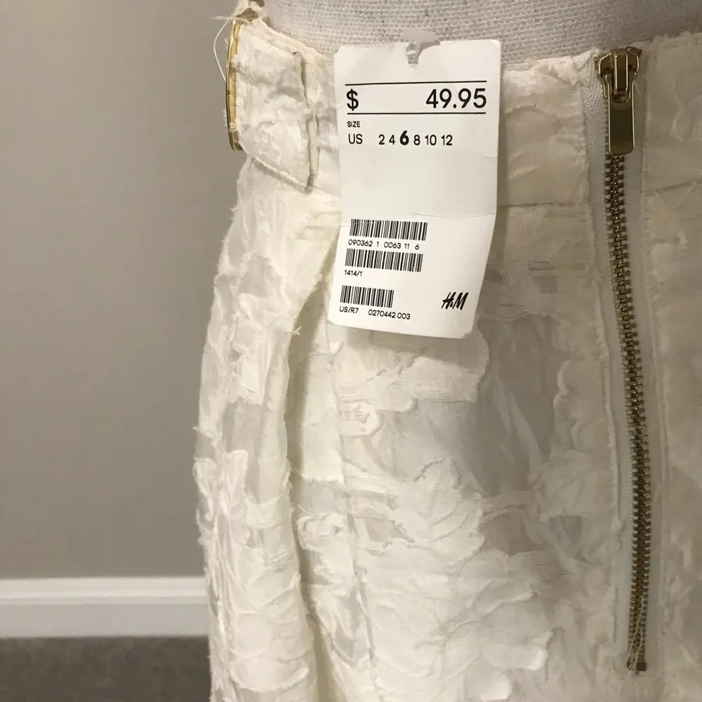 NWT H&M creamy white floral appliqué pleated skirt - Image 5