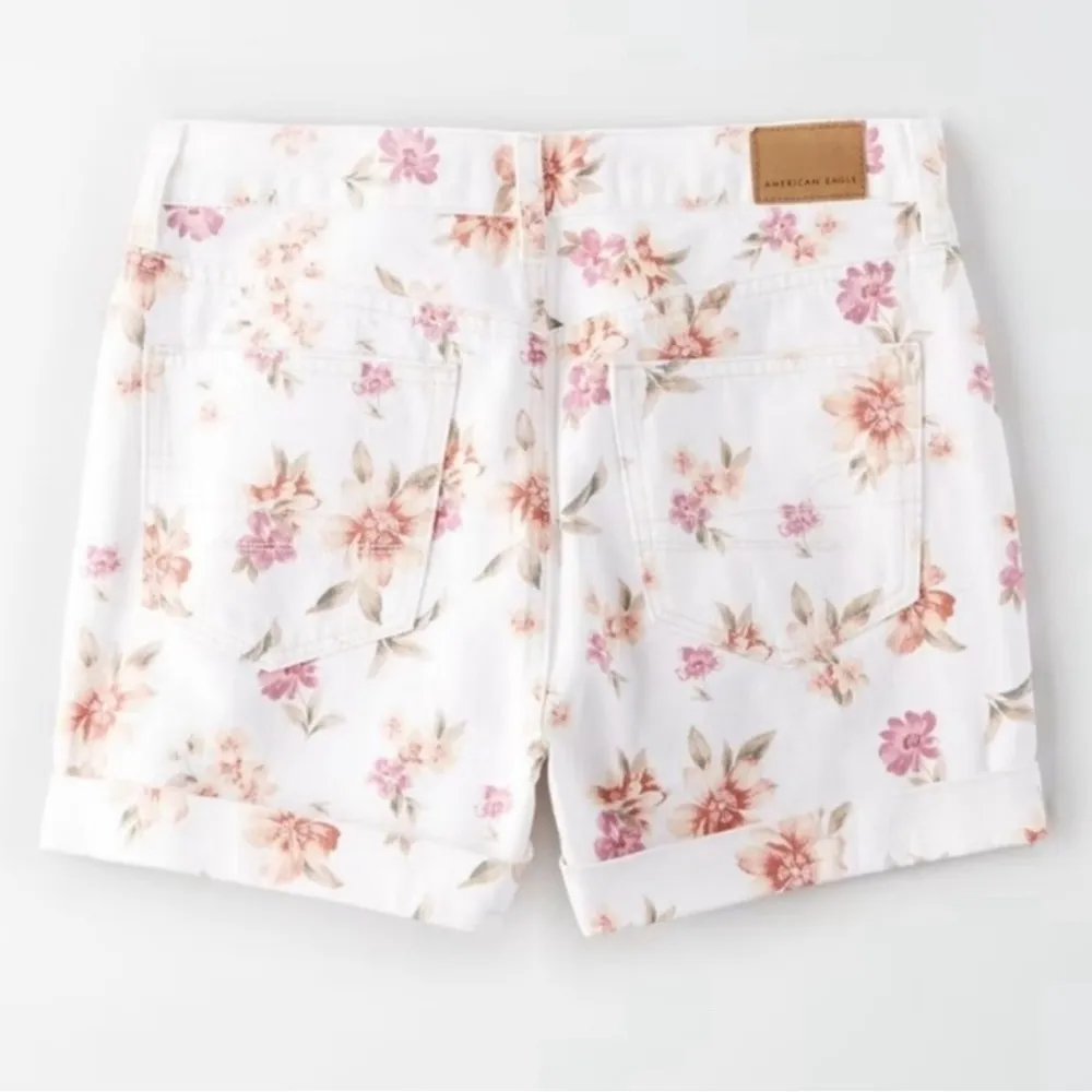 American Eagle Floral High Rise Cuffed Mom Shorts - Image 2