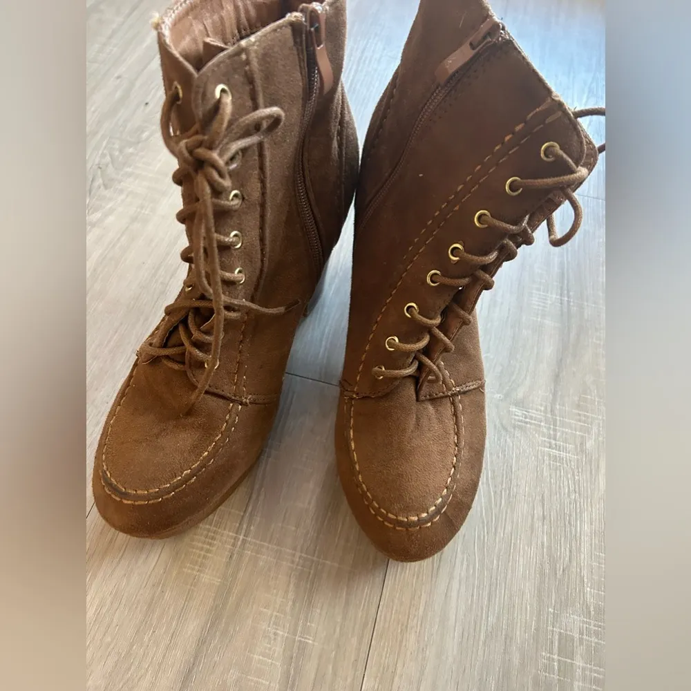 Bold and Beautiful: Platform Heeled Boots for Women Size 10 - Image 4