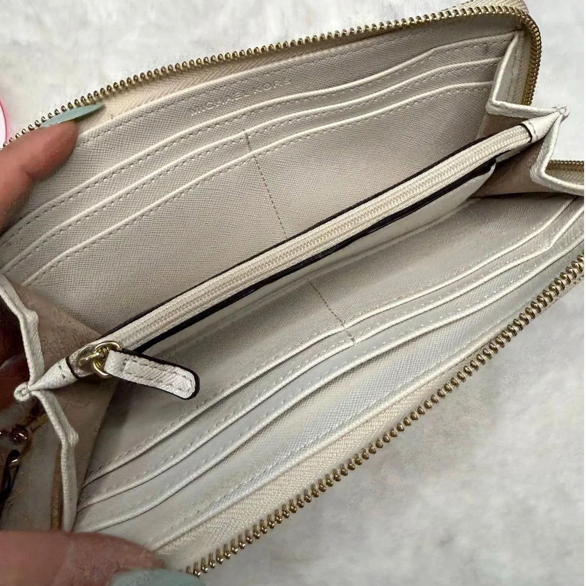 Michael Kors Jet Set Signature Wallet - Image 5