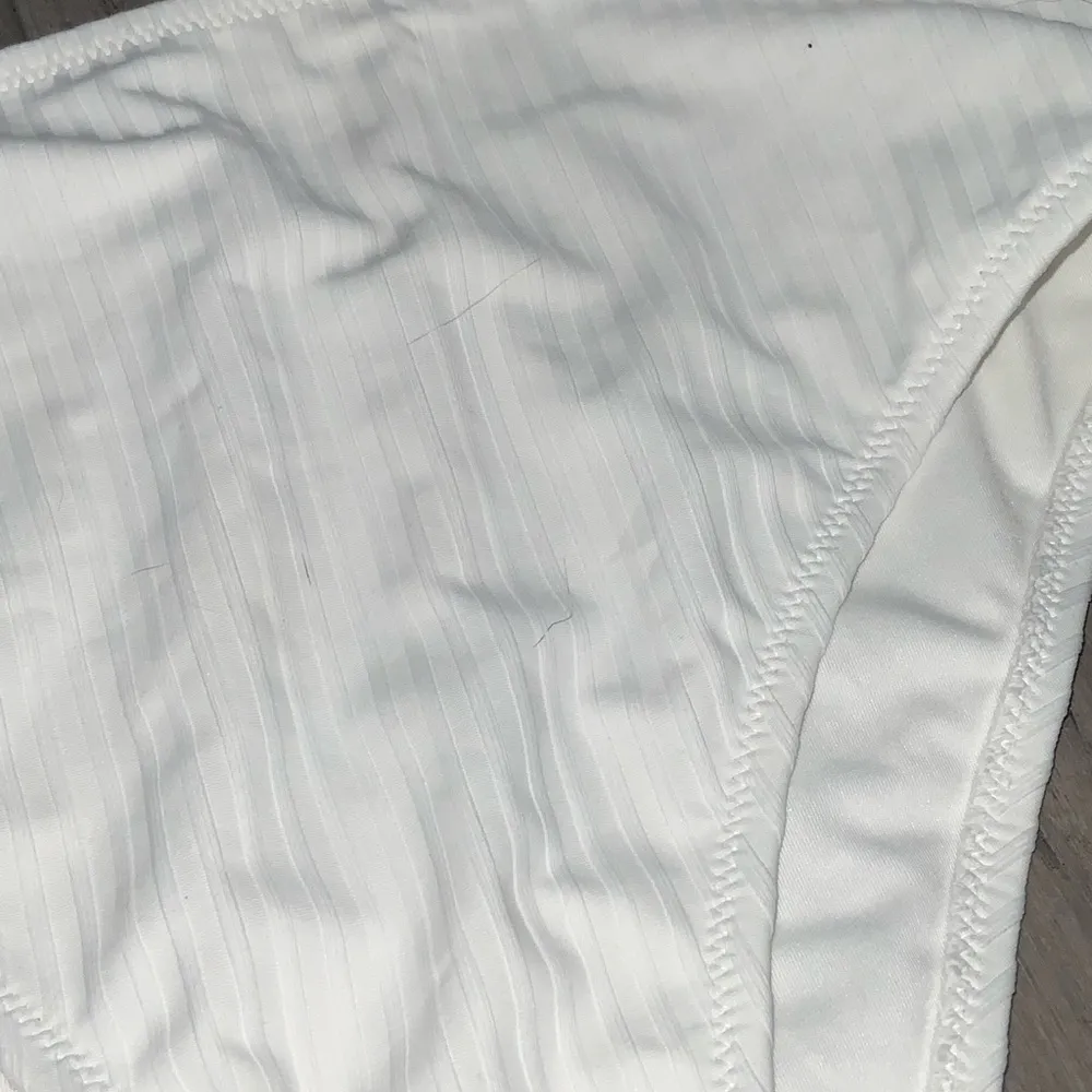 White Women’s Ribbed One Shoulder Cut Out One Piece Swimsuit ~ Shade & Shore ~ S - Image 5