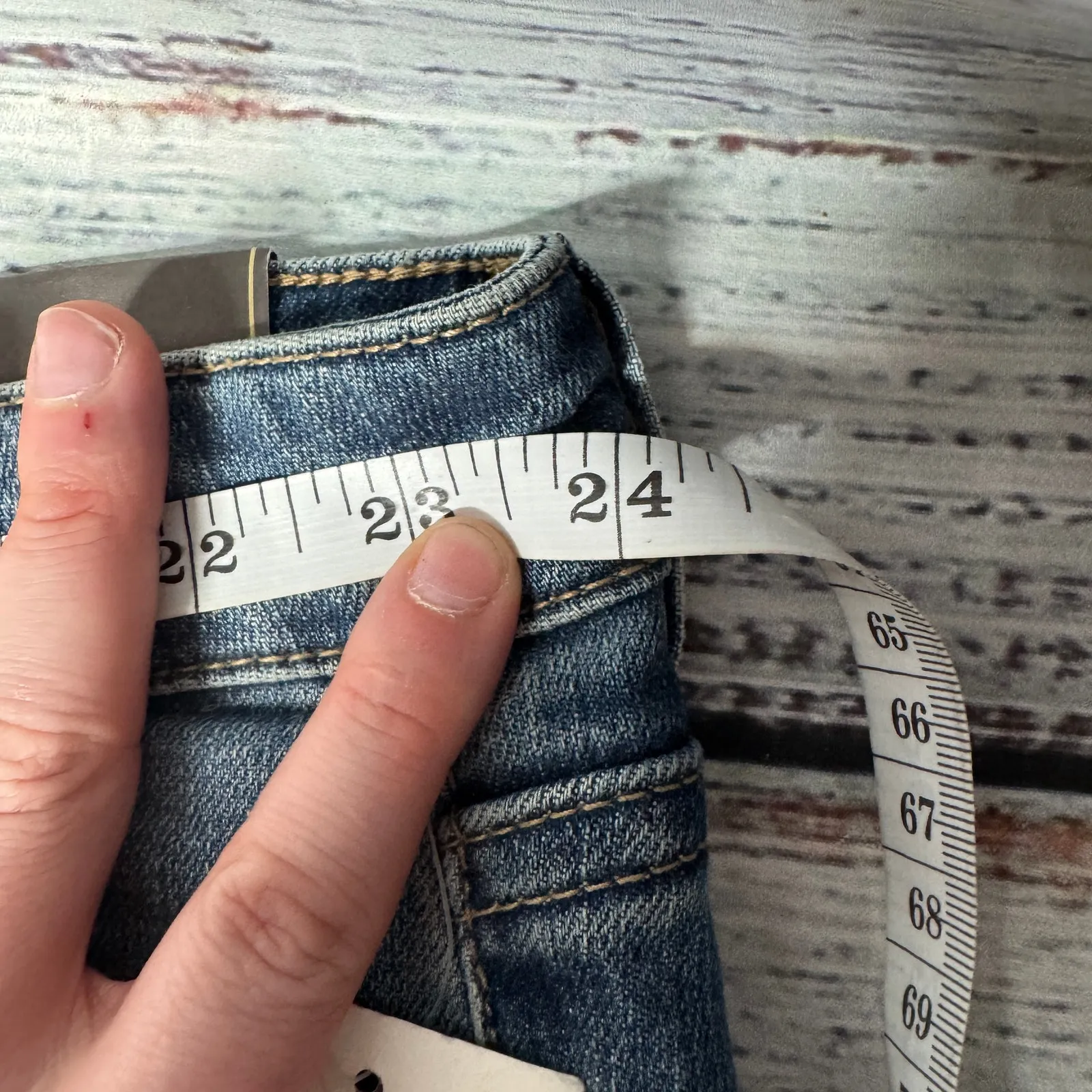 KUT From The Kloth Fray Hem Denim Shorts Women’s Plus 24W Blue Distressed Cutoff - Image 4