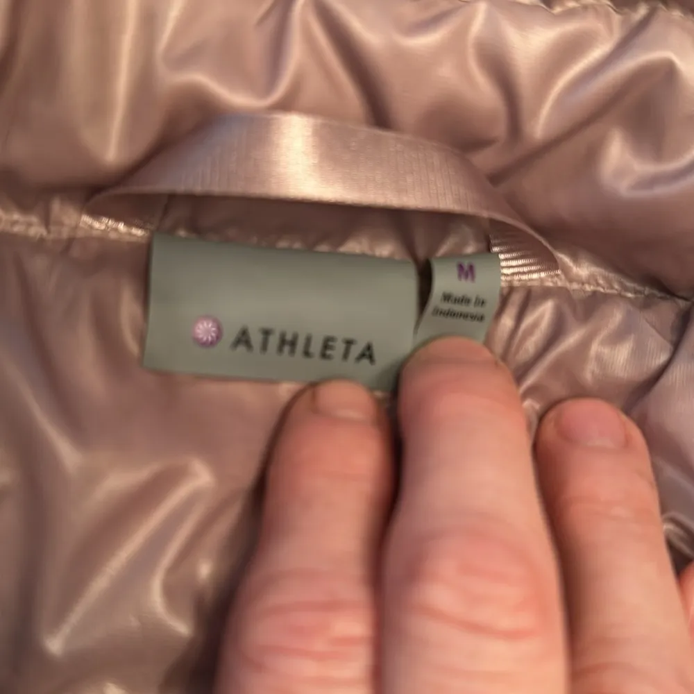 Athleta brand puffy vest, medium, blush pink, excellent condition - Image 5