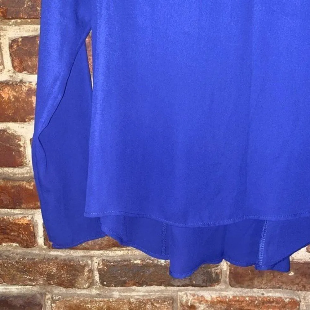 NWOT Everly Royal Blue Sleeve Long Sleeve High Low Top Women's Size Small - Image 3