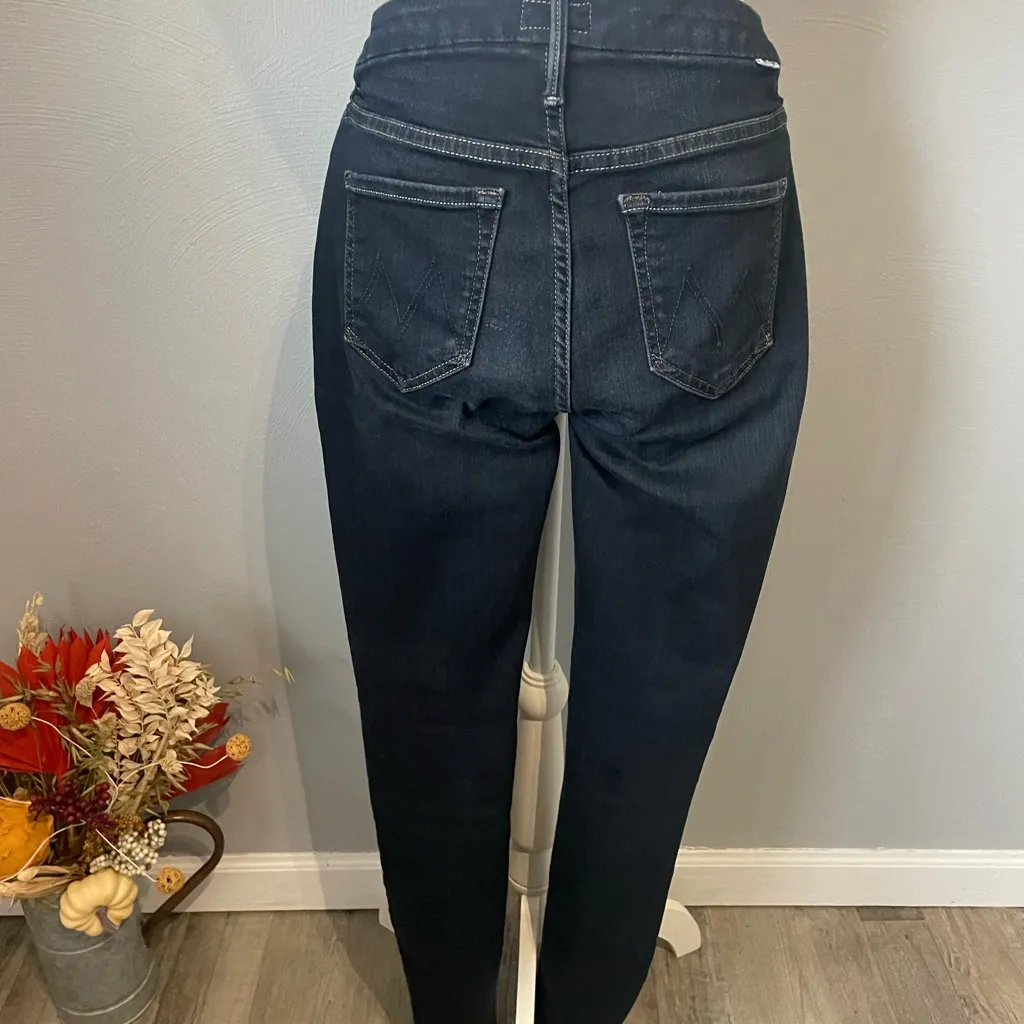 Mother High Waisted Looker jeans in the "Coffee Tea or Me" wash Blue Size 25 - Image 5