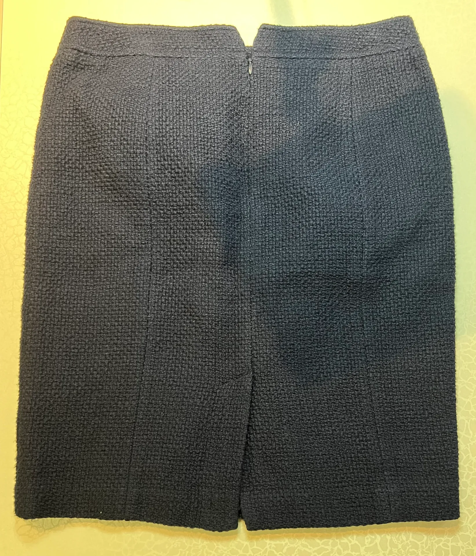 | ladies classic tweed pencil skirt. Size: 10 - Image 5