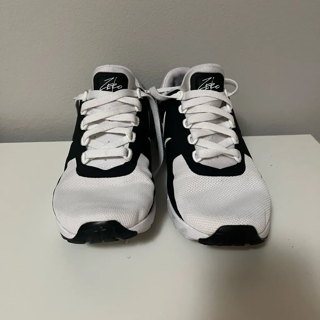 Nike Monochrome Athletic Shoes - Image 2