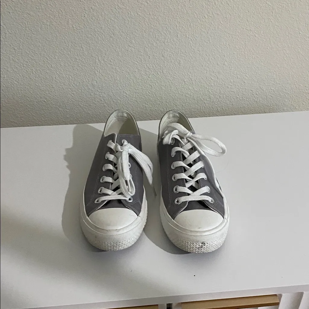 Sincerely Jules Gray and White Sneakers Size 8 - Image 2
