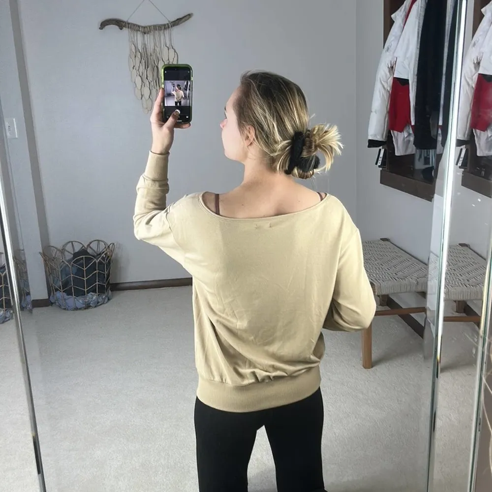 L'Agence L’AGENCE: Nude Camel Sweatshirt - Image 4