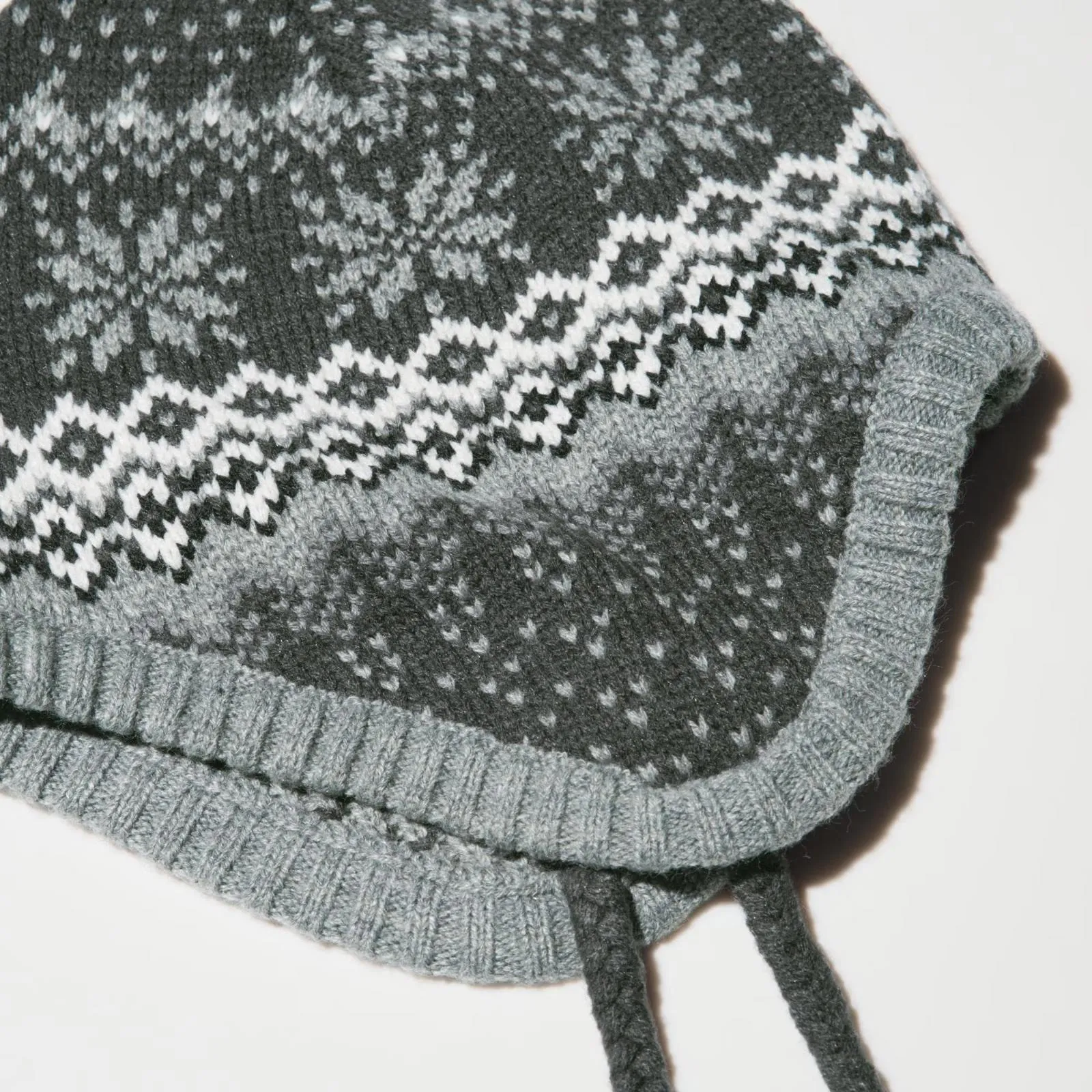 Uniqlo HEATTECH Earflap Beanie NWT Dark Gray Unisex One Size - Image 4