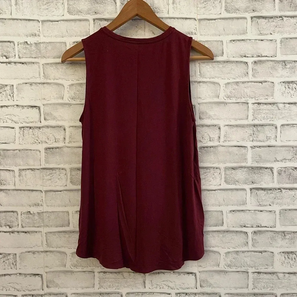 A new day loose fit flowing maroon colored sleeveless top Medium - Image 2