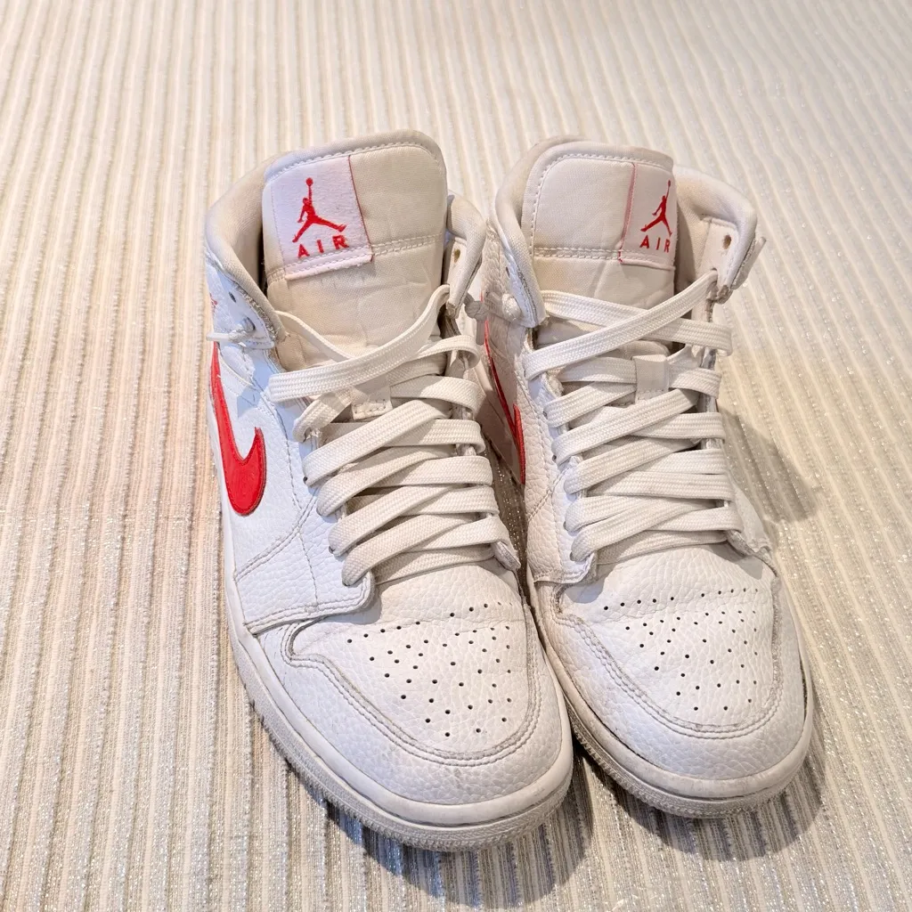 NIKE BQ6472-106 WOMENS SIZE 8 AIR JORDAN 1 MID SNEAKERS WHITE/RED - Image 6