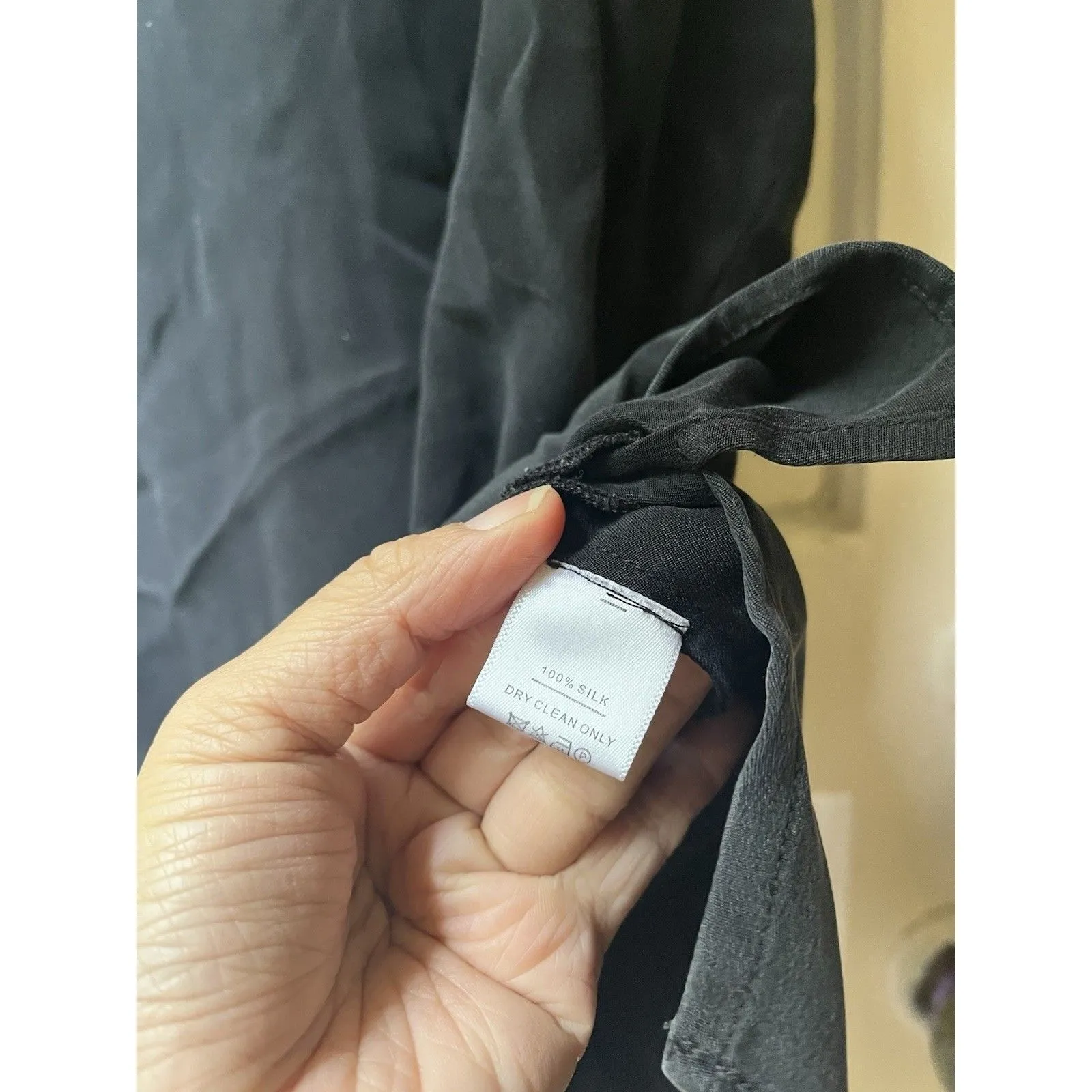 Cuyana Short Sleeve Top L Black Silk office professional corporate quiet luxury - Image 3