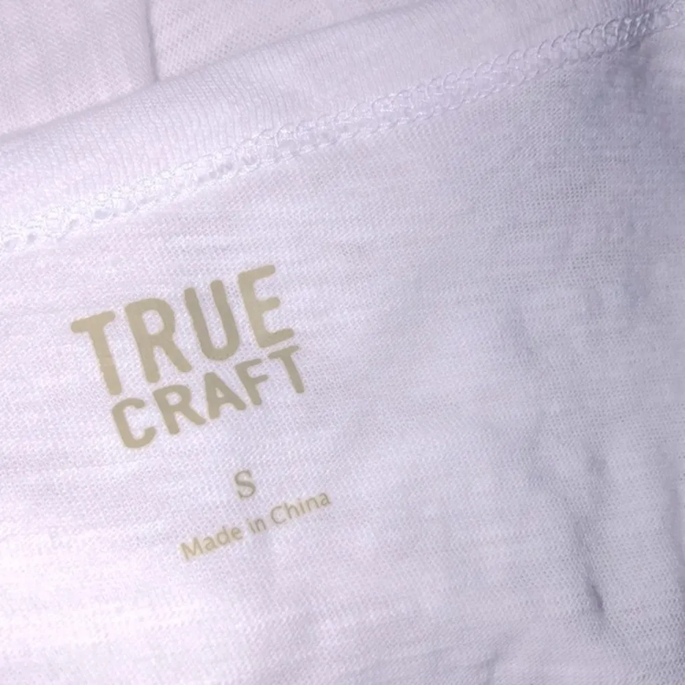 TRUE CRAFT size small white knit front T-shirt - Image 3