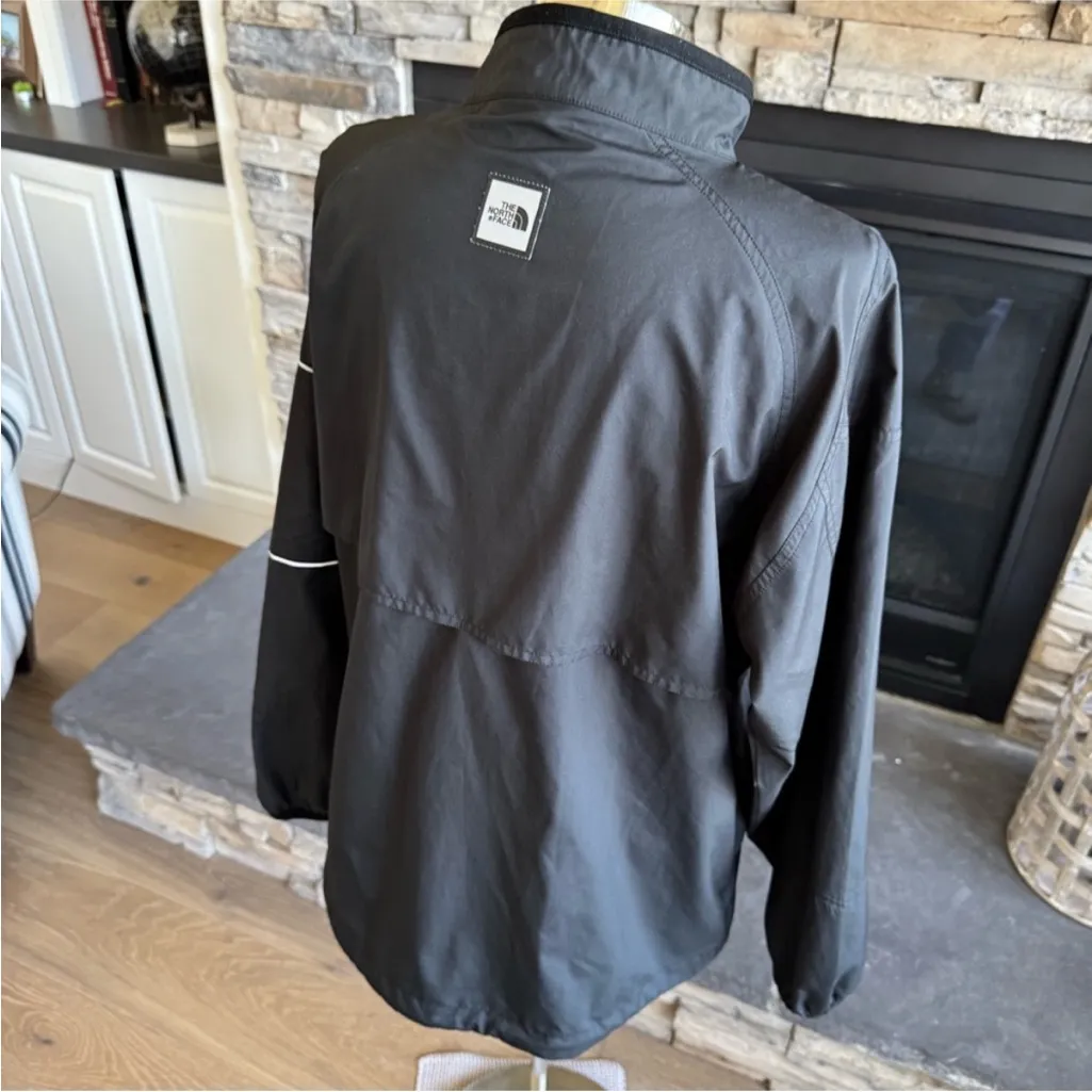 The North Face Black Windbreaker with Collar and Half-Zip - Image 10