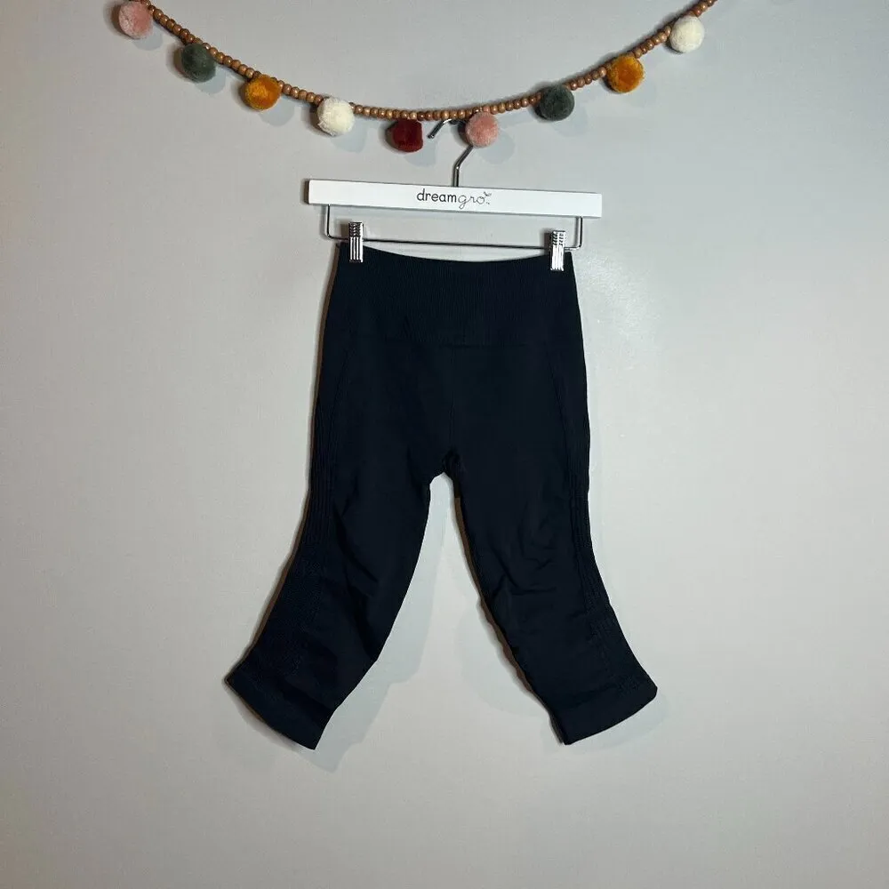 Lululemon deep charocal black In the Flow scrunched crops - Image 2