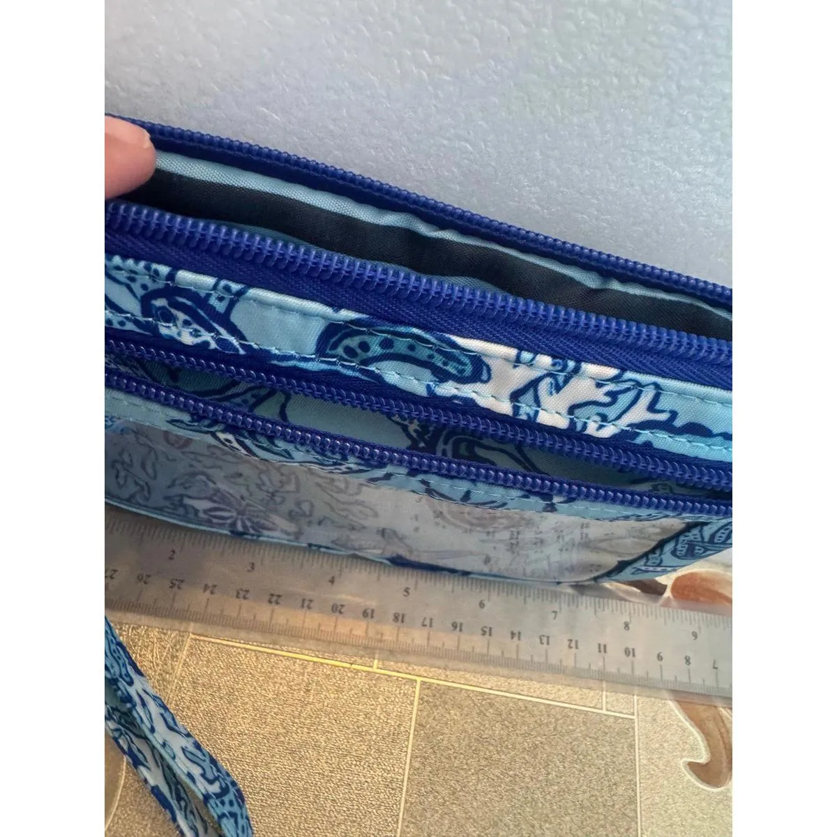 LUG peekaboo sea life blue wristlet - Image 3