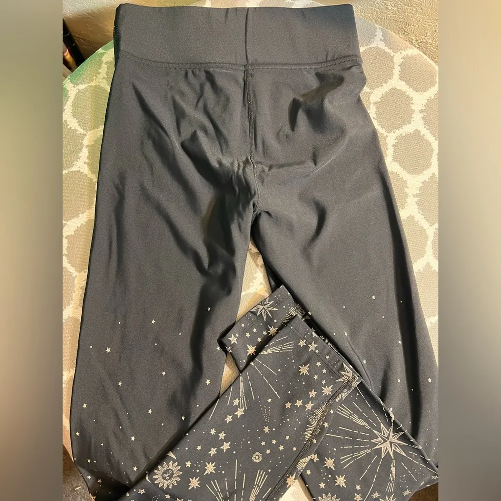 Carbon 38 Black and Gold Star Pattern Leggings - Image 4