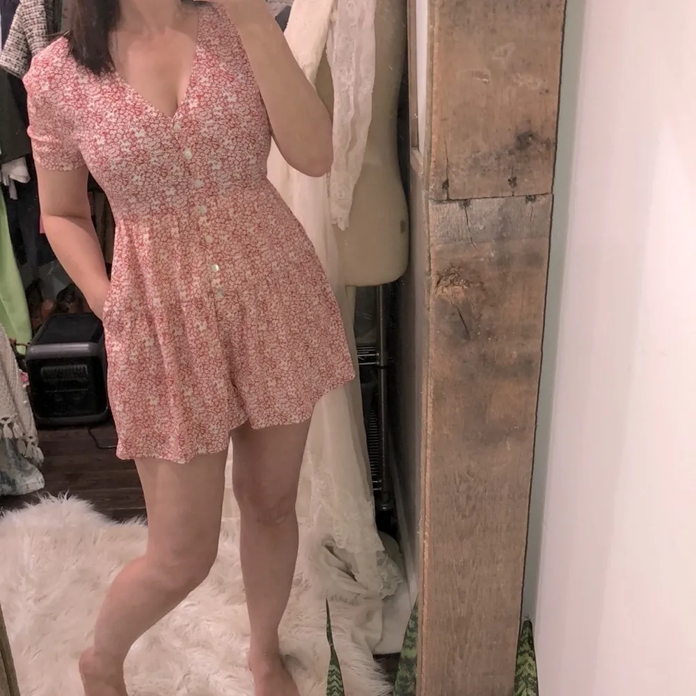 Entro red floral romper size medium boho - Image 2