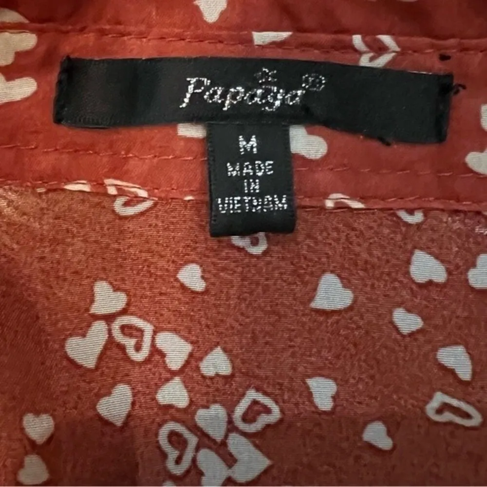 Long sleeve rust heart print sheer button down top size medium - Image 4