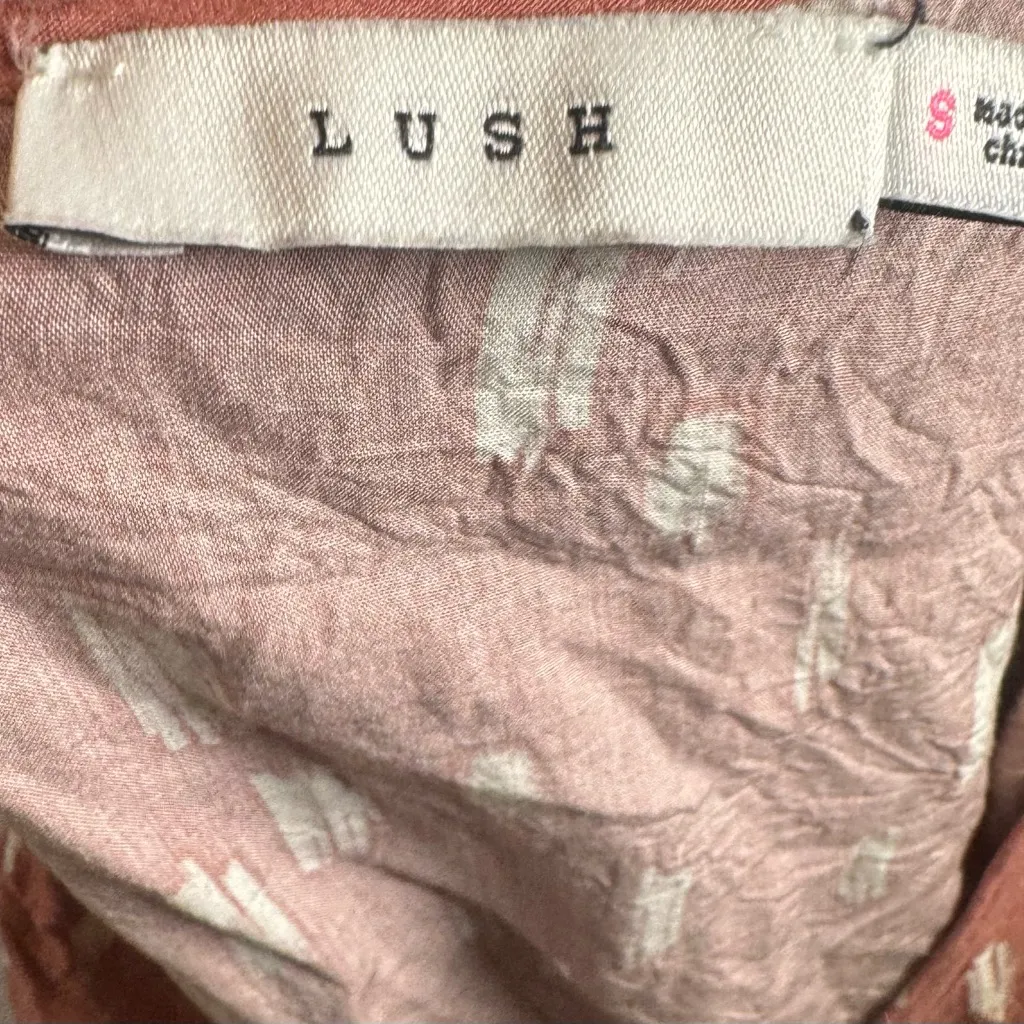 Lush deep blush and white brushstroke faux wrap peplum top size small - Image 4