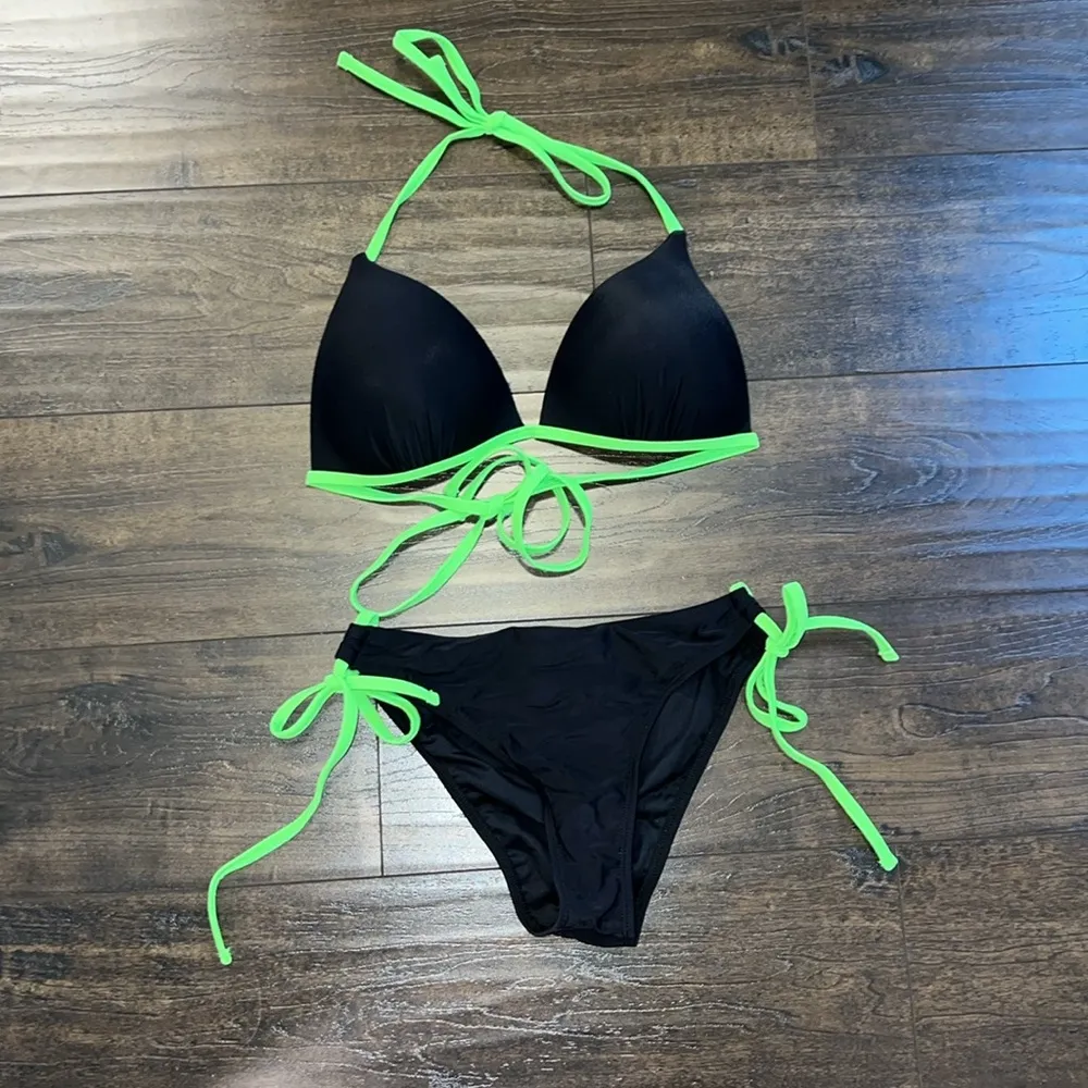 NWOT Bust Enhancing Tie Back Triangle Top & Low Rise Side Tie Bikini Bottoms Set - Image 3