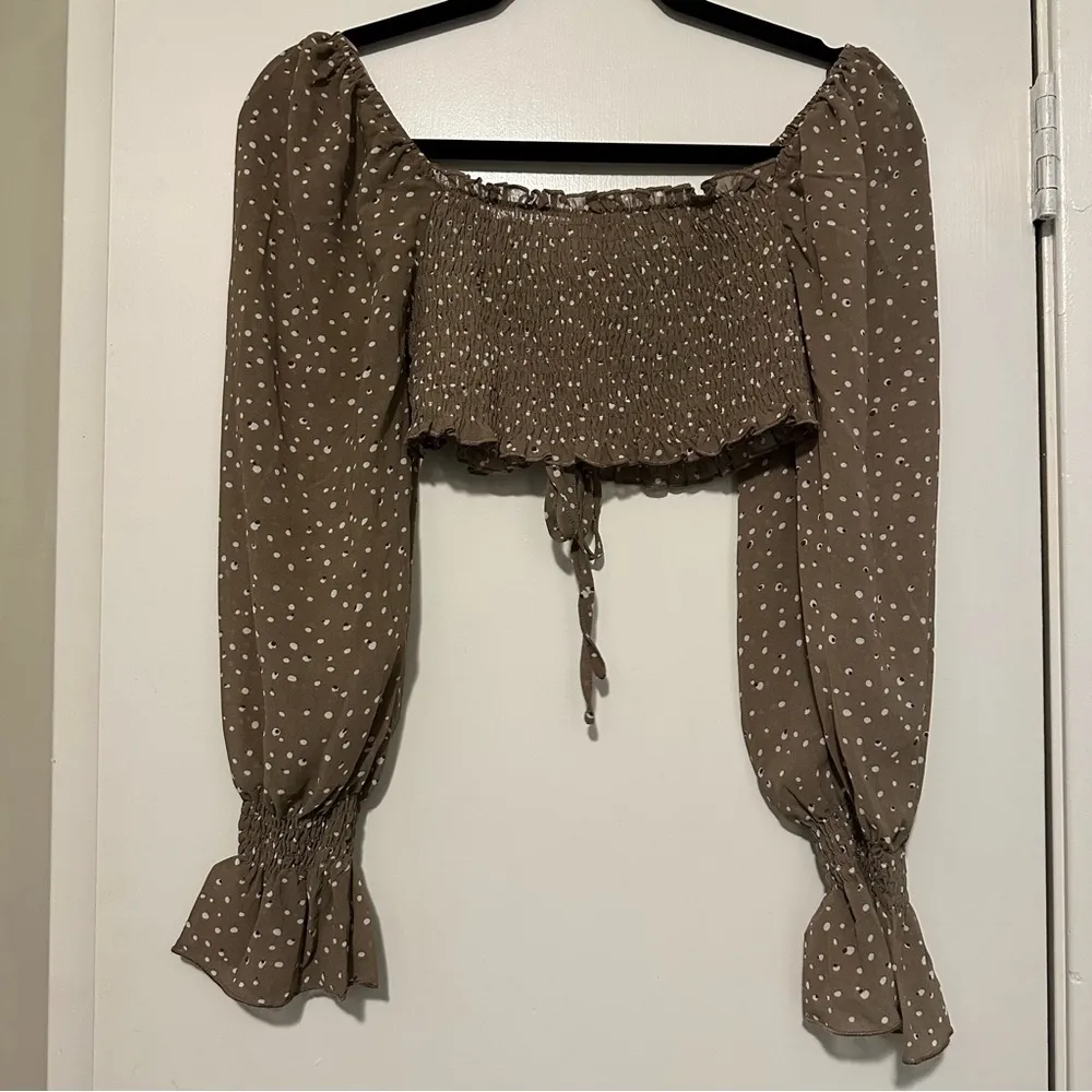 NWT Timing smock cinch crop top taupe size M - Image 3