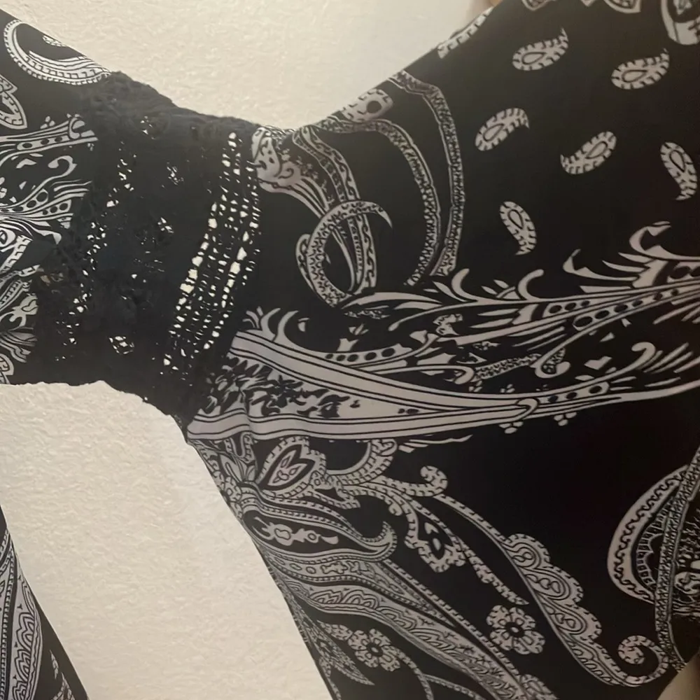 Roommates top 2x - Image 2