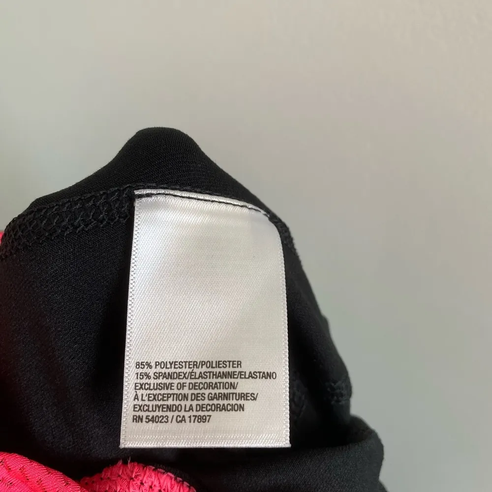 Old Navy Active Black & Neon Pink Fitted Capri Legging Size Large New With Tag - Image 4