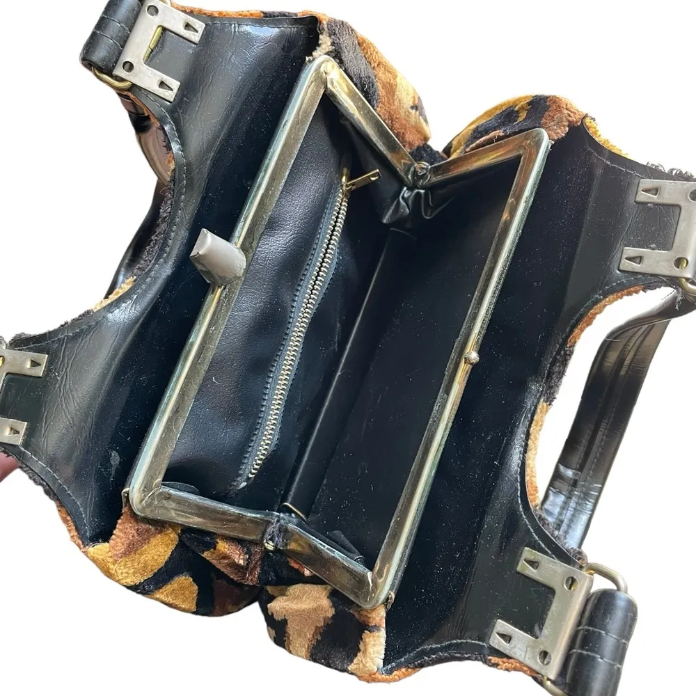 Aetna Vintage 60s Groovy Hippie Psychedelic Shag Carpet Clasp Shoulder Purse - Image 11