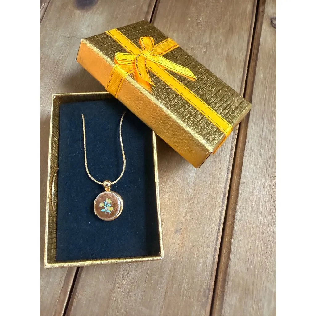 Vintage Gold Tone Locket Necklace With Hand - Image 12