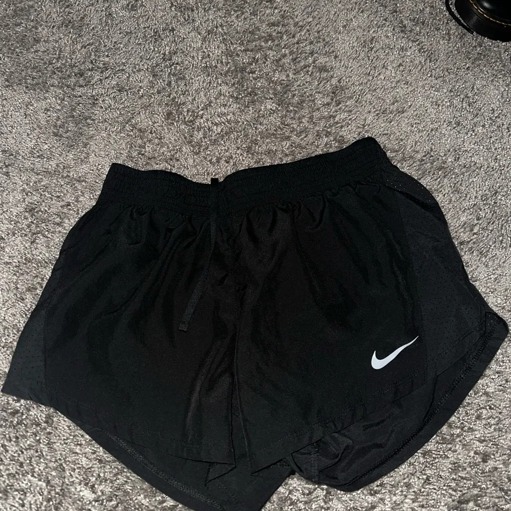 Nike Women's Black Athletic Shorts - Image 3
