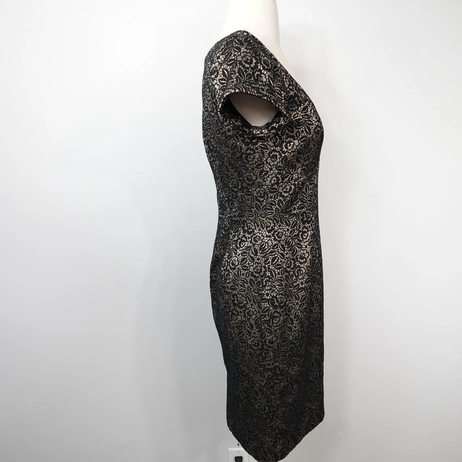 Vintage Carmen Marc Valvo Lace Square Neck Short Sleeve Cocktail Dress - Image 5