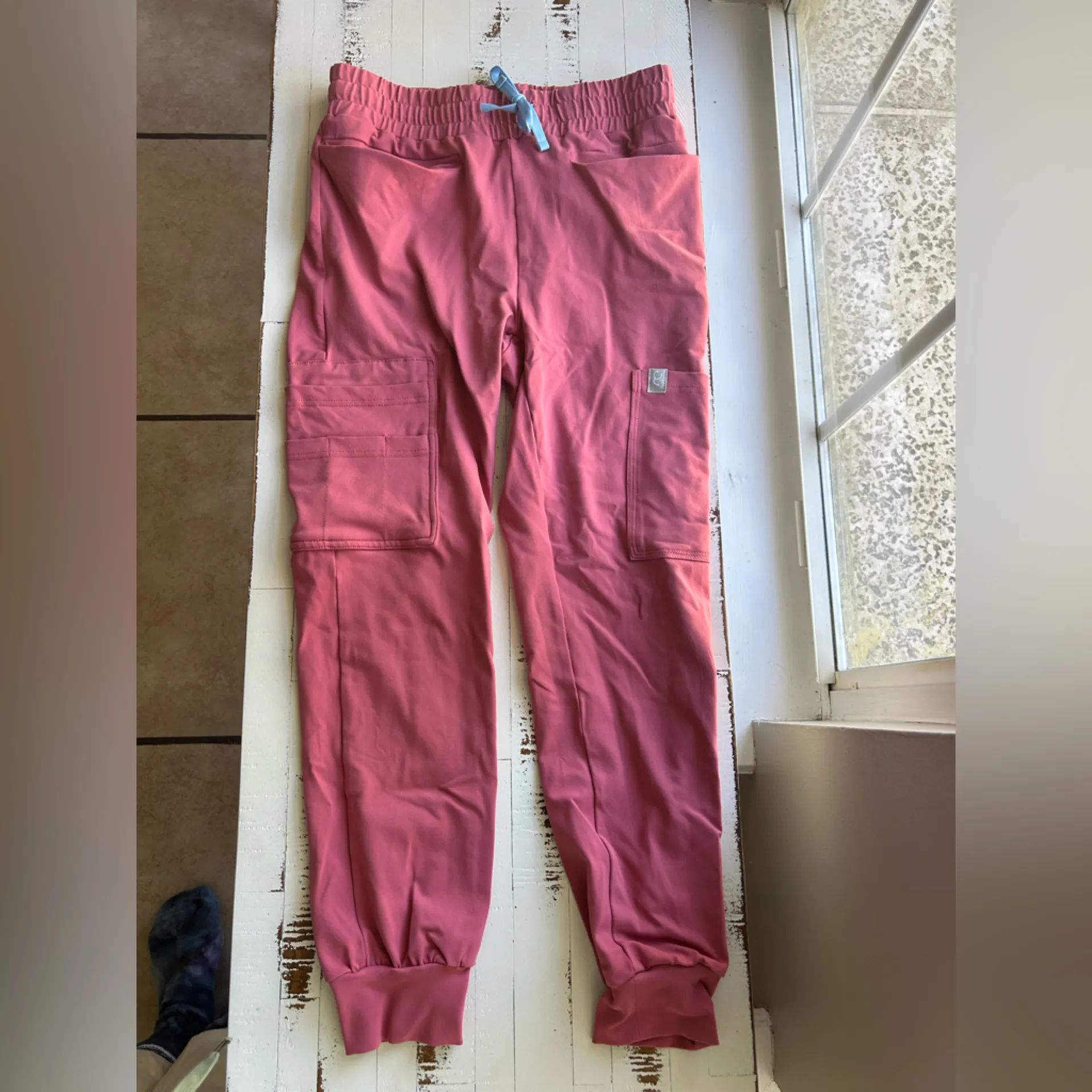 Scope scrubs set in pink - Image 5