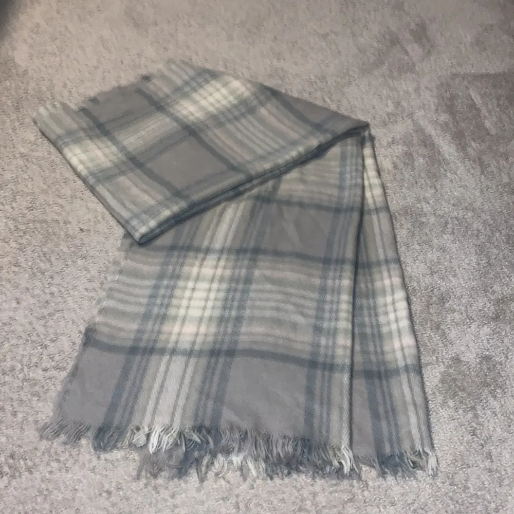 Oversized Blanket Scarf - Image 2