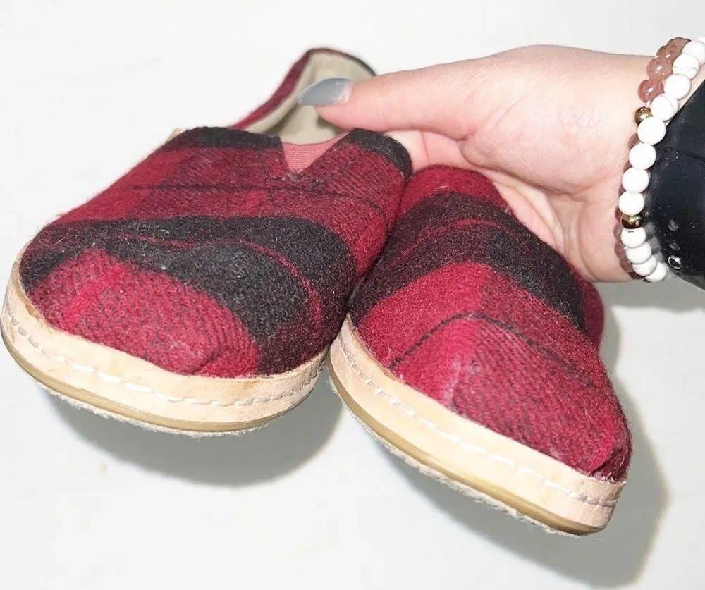 Toms Alpargata Classic Buffalo Check Plaid Red And Black Felt Slip On Flats - Image 7