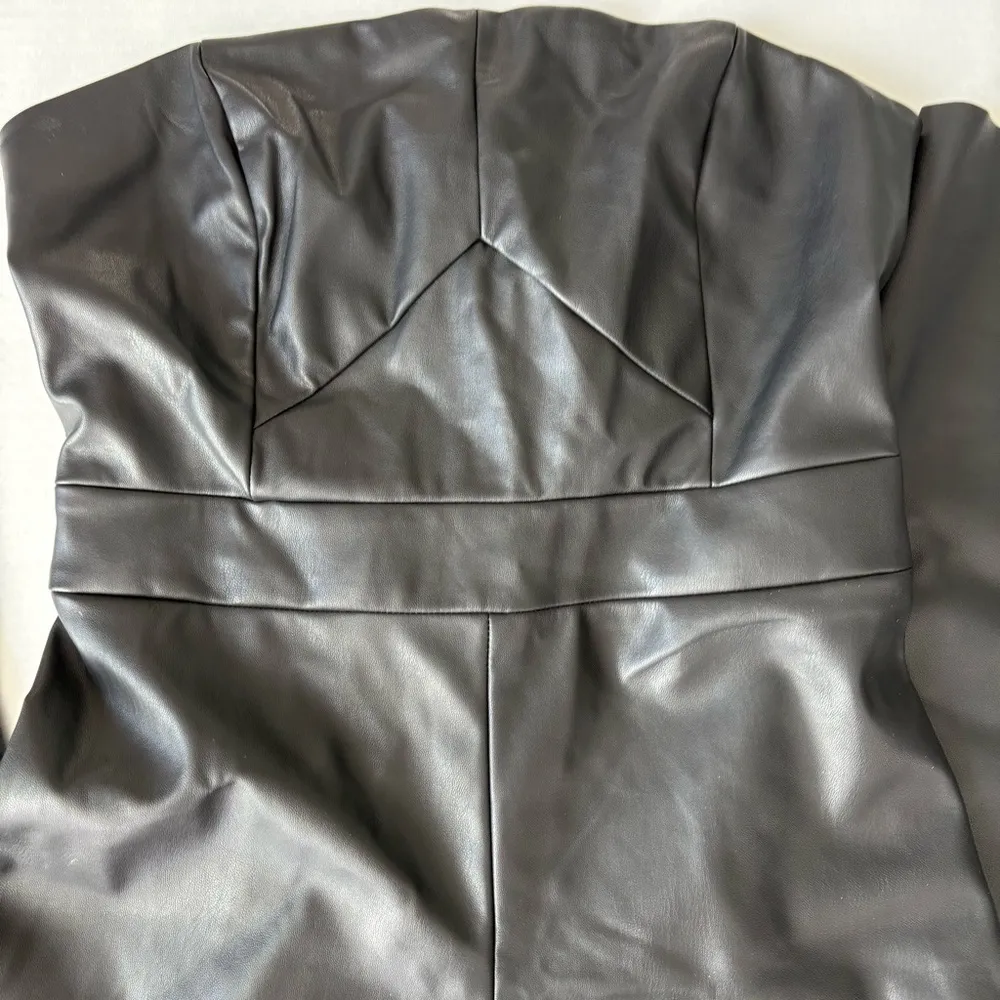 NWT BANANA REBUPLIC Vegan Leather wide leg Jumpsuit Size 4 Black strapless - Image 5