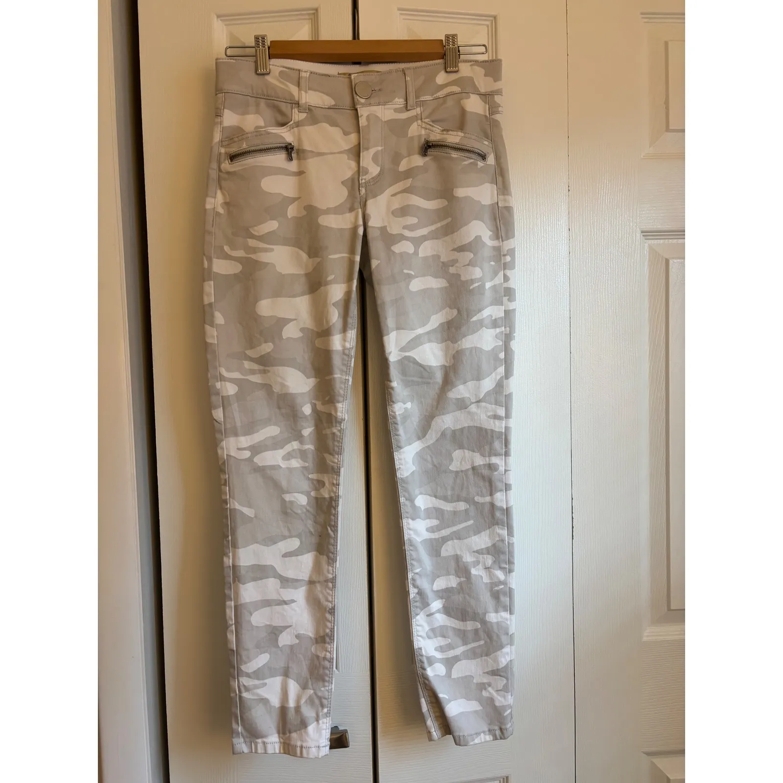 Democracy  Ab Tech Ankle Jeans – Size 4 – Cream & Gray Camo – Zipper Accent - Image 3