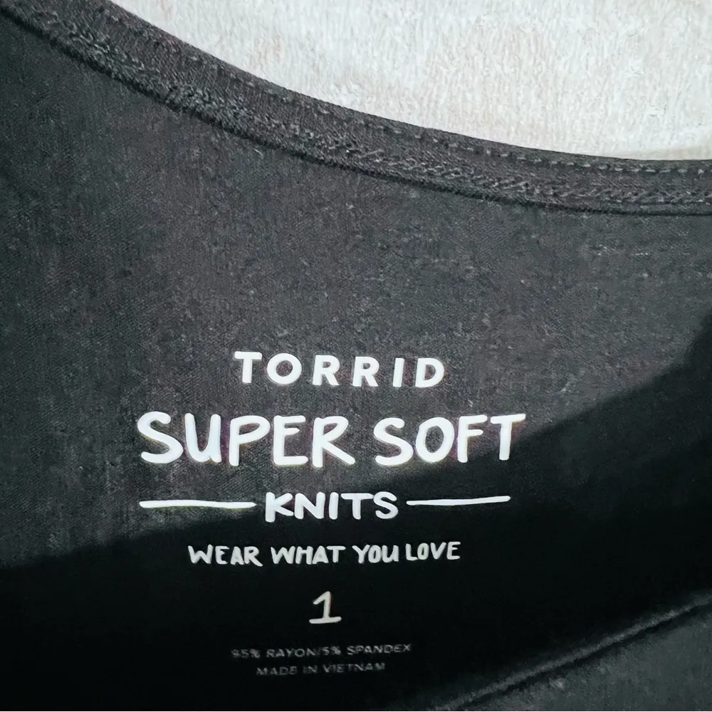 Torrid NWT Graphic Classic Fit Super Soft Off Shoulder Strappy Tee Size 1 - Image 10