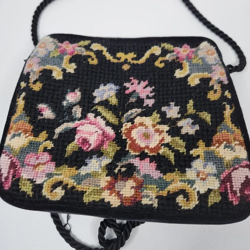 Vintage 1970s Floral Petit - Image 5