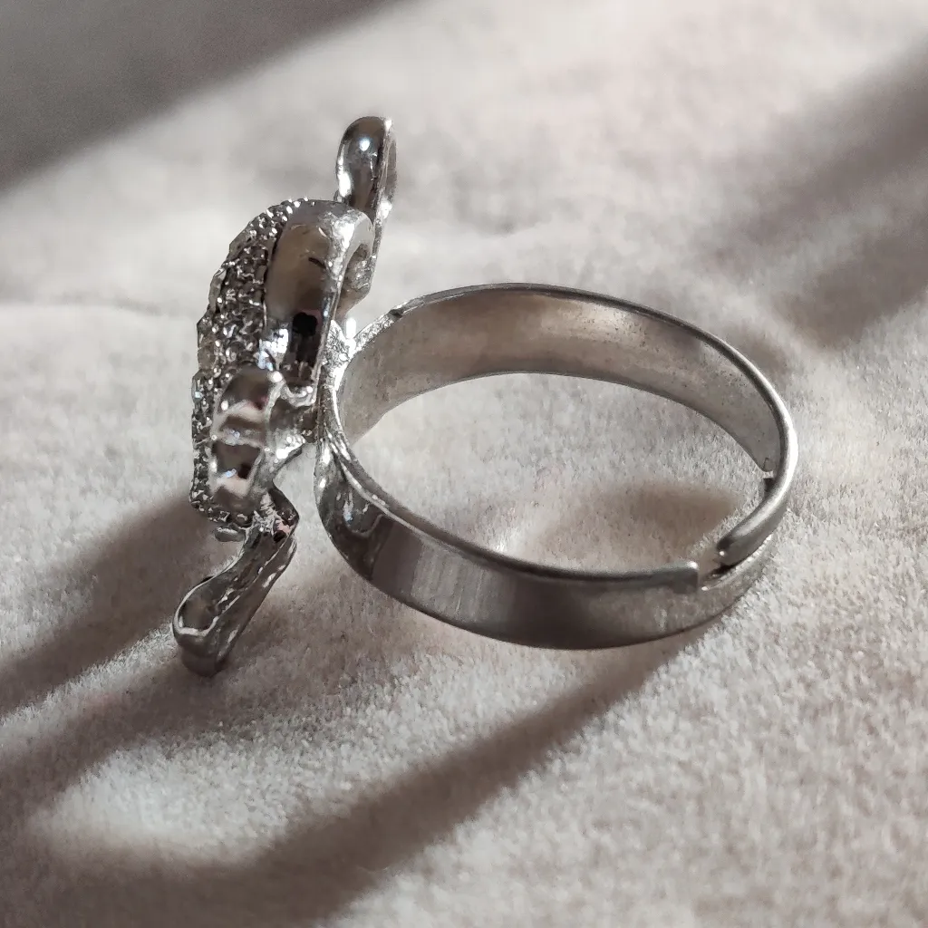 New Vintage silver Skull crossbones with Rhinestones ring 💍 Halloween 👻 Fits 5 - Image 2