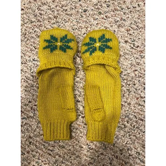 Xhilaration women's yellow with green snowflake acrylic knit flip gloves‎ - Image 4