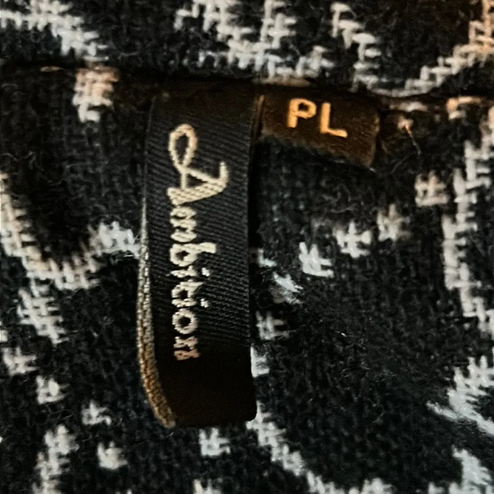 Vintage Ambition Chic Women’s Petite Tapestry Ruffle Collar Double Breasted Coat Black Size undefined - Image 7