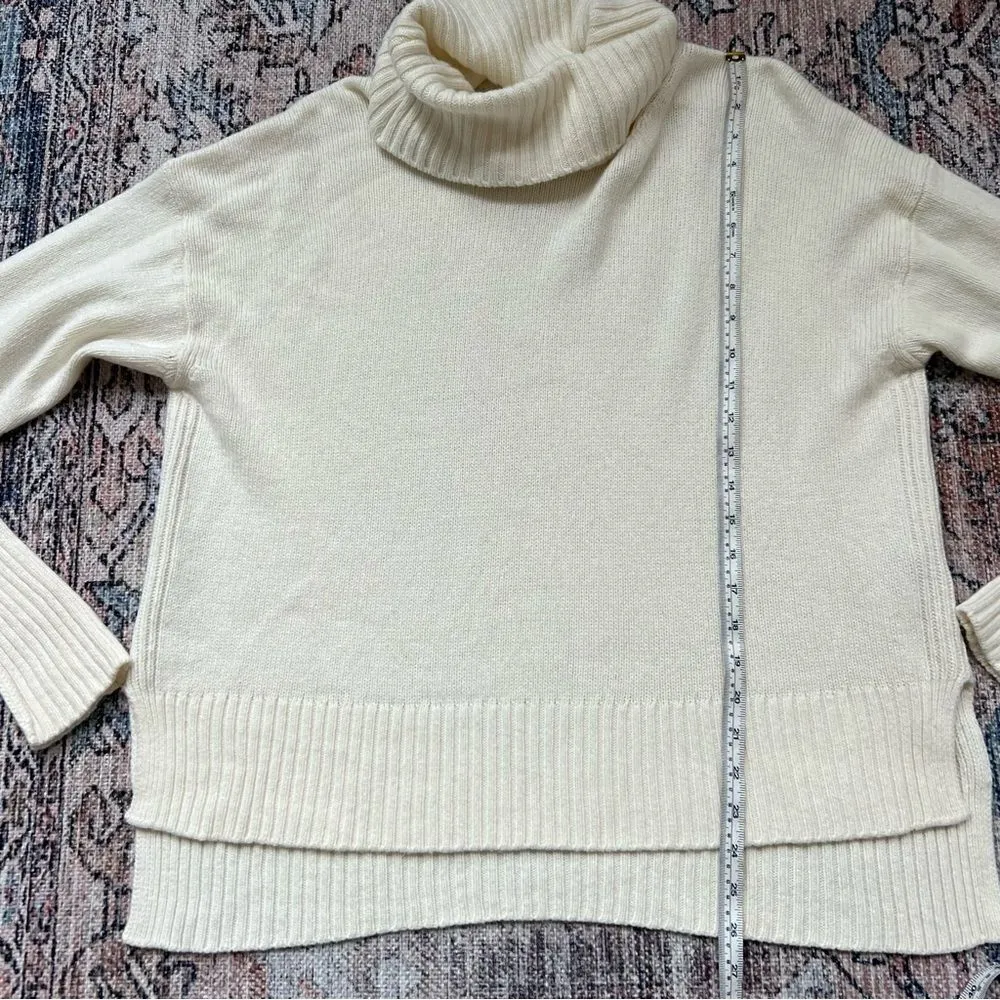 ANTHROPOLOGIE Blair Slouchy Turtle Neck Sweater in Cream Off White Size Medium - Image 9