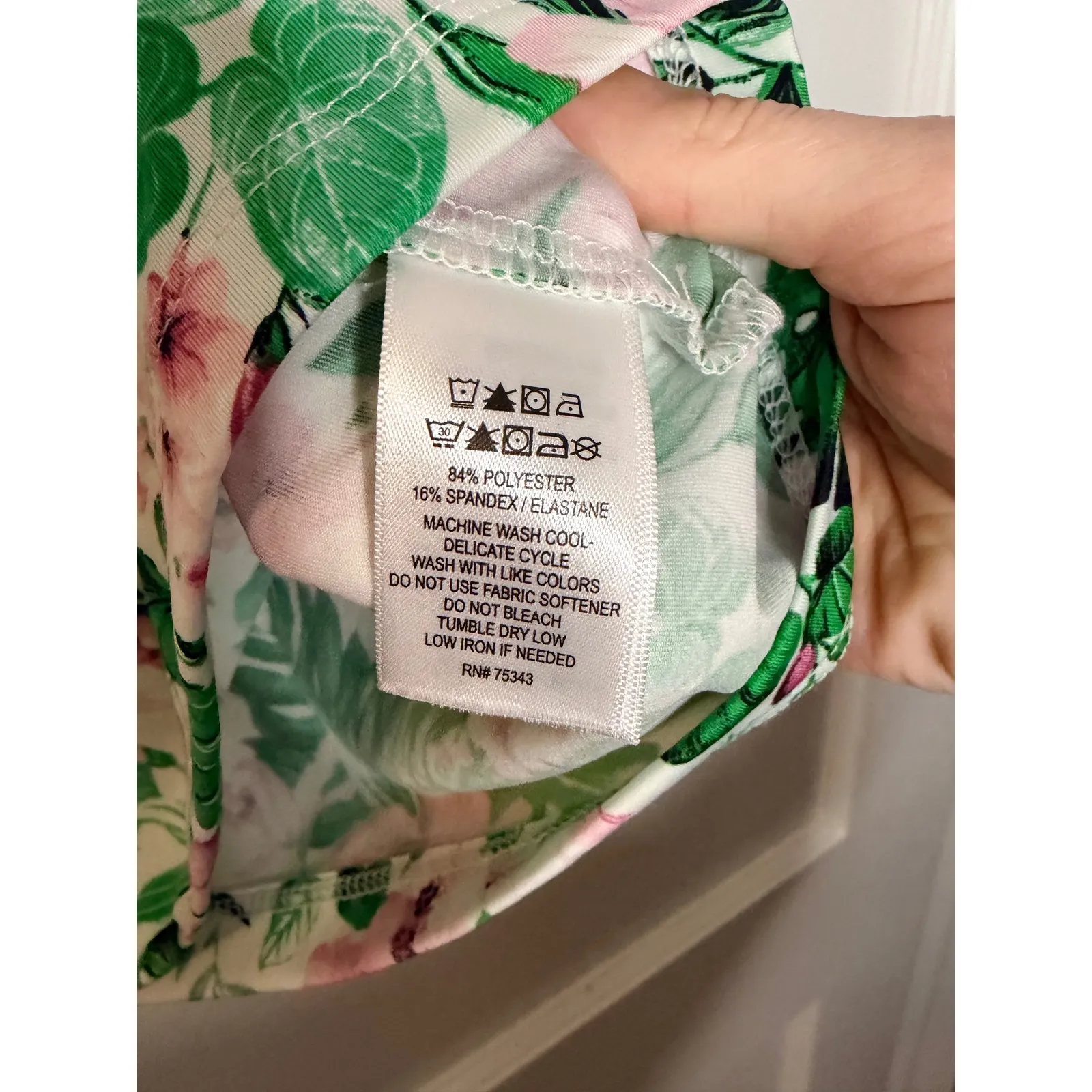 Tommy Bahama Golf Sleeveless Polo Shirt Floral Print White Pink Green Medium - Image 2