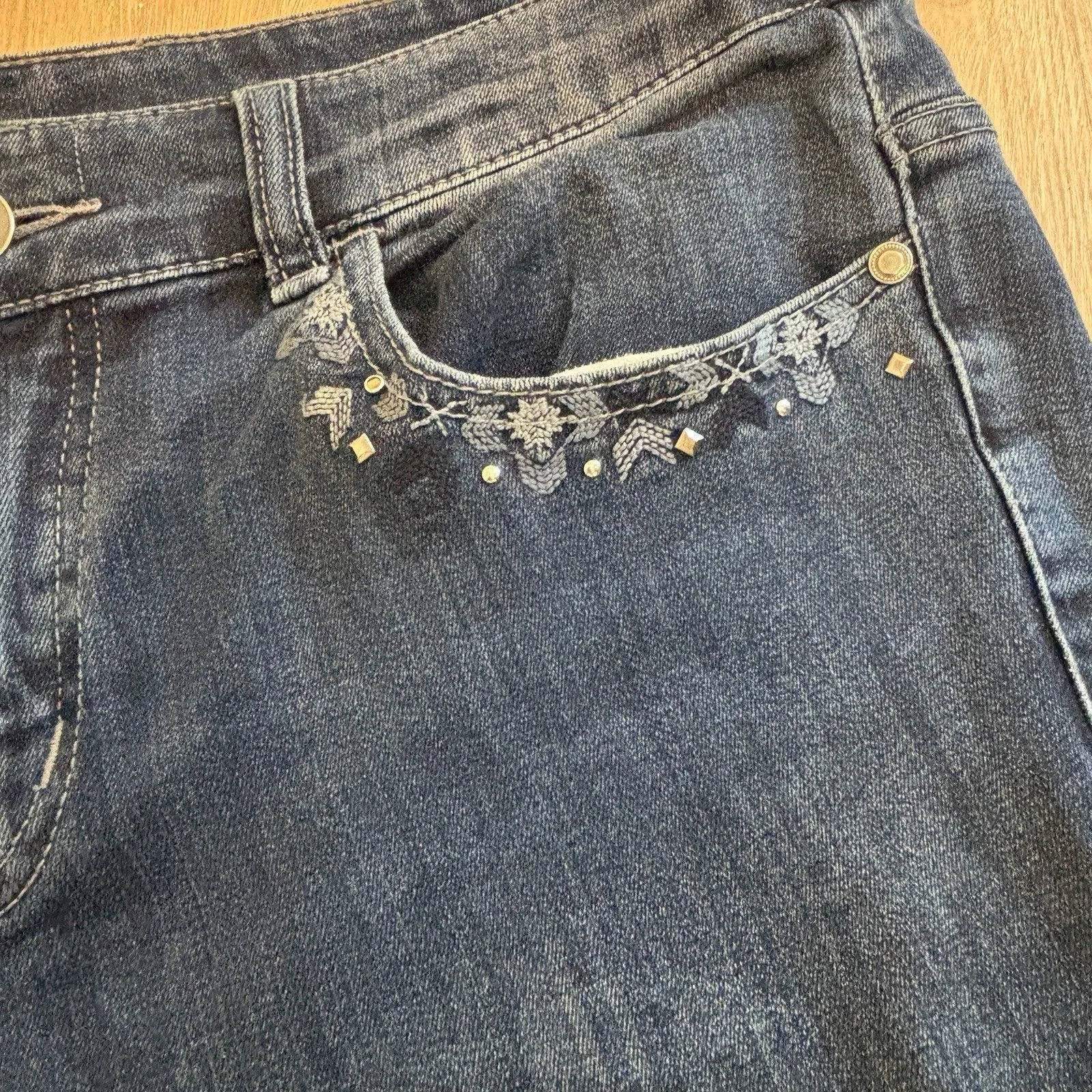 CHRISTOPHER BANKS JEANS 8P Petite Blue Denim Embroidered Pockets Bootcut Stretch - Image 6