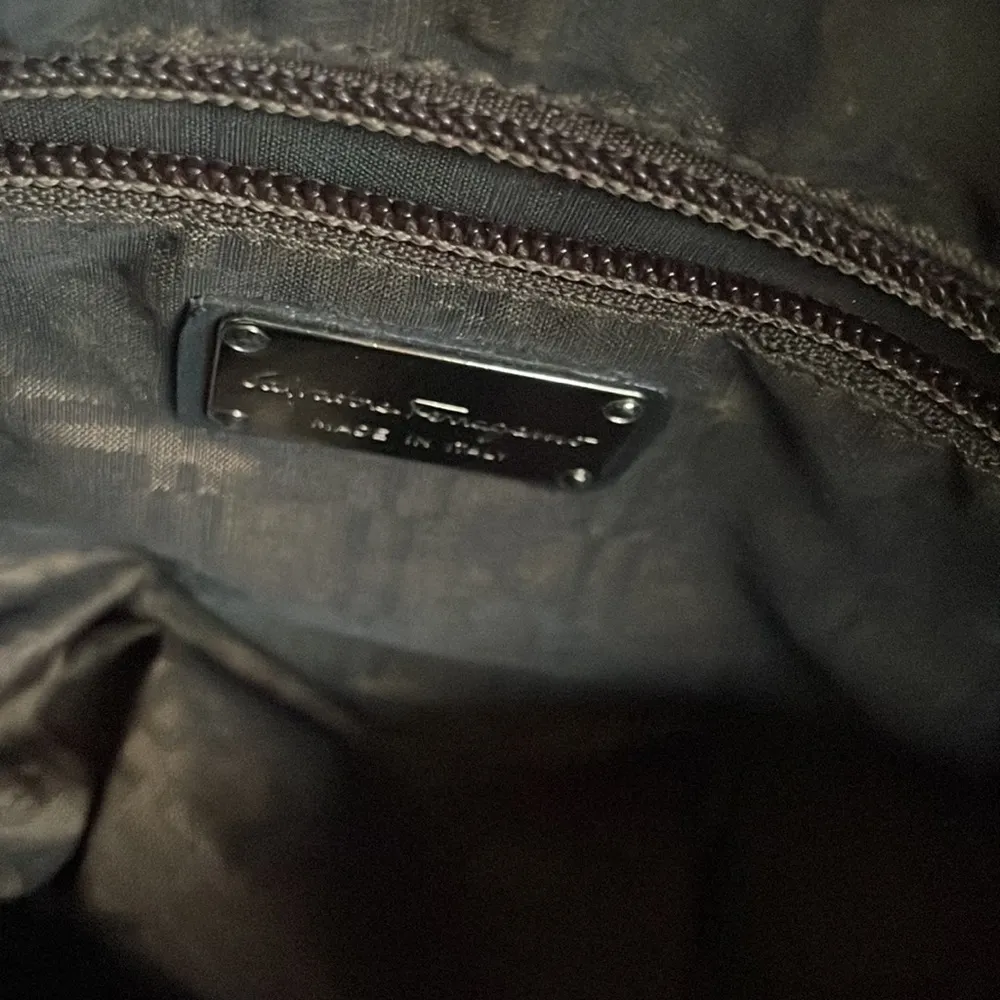 🔥🔥 Price drop!! Salvatore Ferragamo Shoulder Bag🔥🔥 - Image 7