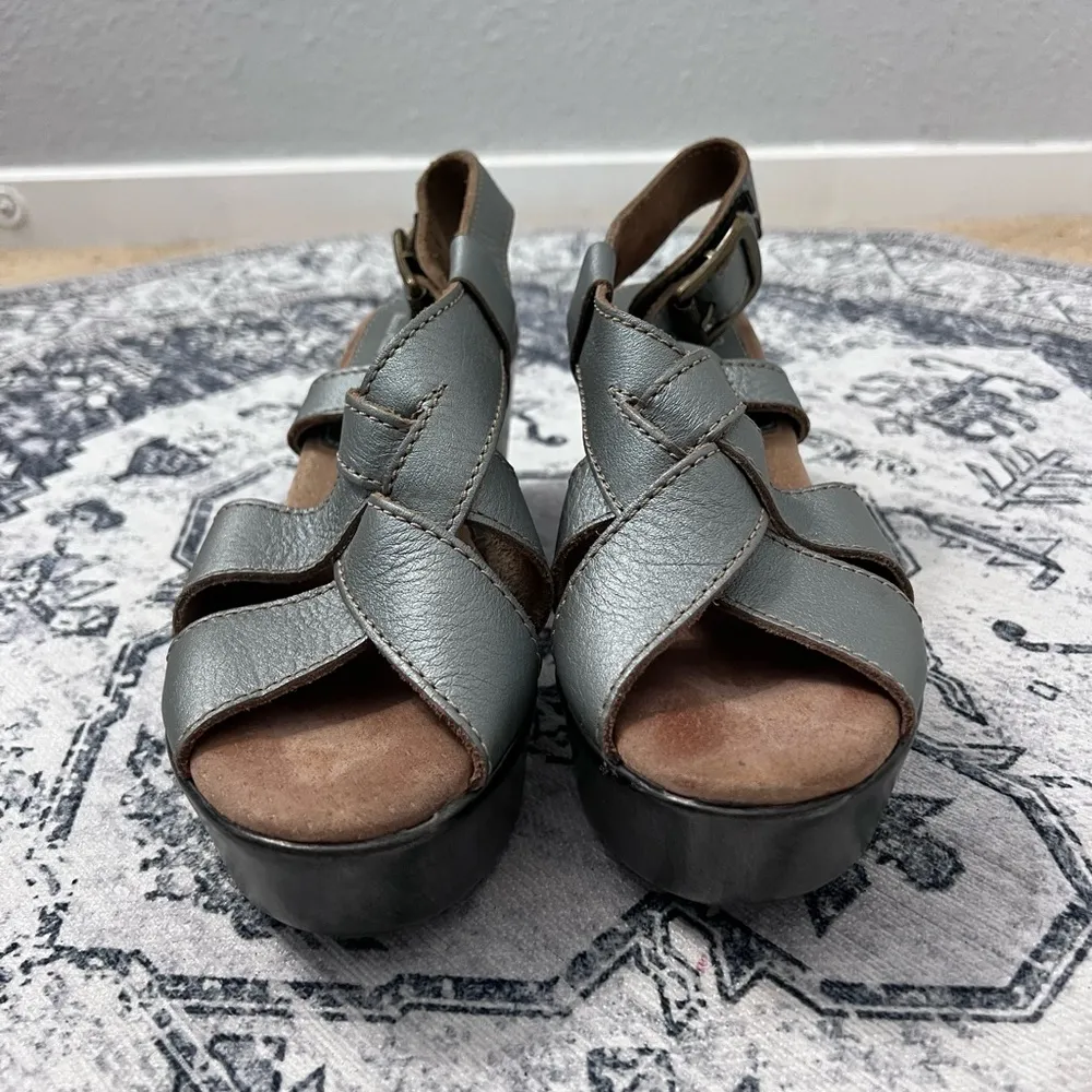 Sbicca Grey Platform Leather Sandals - Size 38 - Image 2